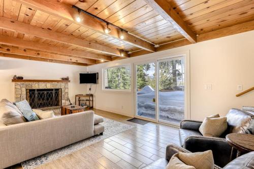 Quiet Neighborhood - Lake Retreat with Stunning Views New Deck Easy Ski Access