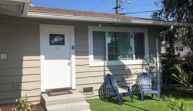 Quiet, private studio getaway in a nice neighborhood