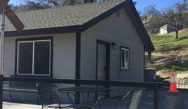 "Quinn" tessential Railfan Accommodation 2 People 13& Up, 1 Bedroom, 1 Bathroom