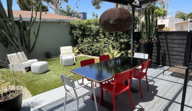 Quintessential Santa Monica Bungalow - 90 day minimum stay