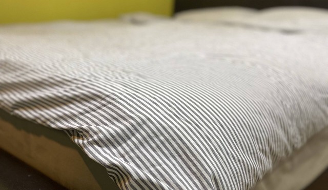 Quite private rooms w/bathroom — super close to Hayward airport