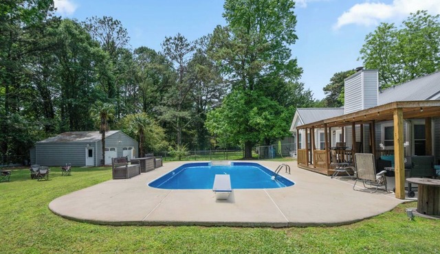 Race Day Retreat: Poolside Haven Near Nascar Track in Hampton