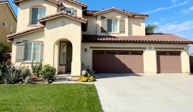 Regency Eastvale newly refreshed 4BR 3BA-Sleeps 10