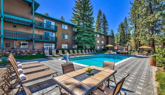 Relax and Recharge! 2 Comfortable Units, Free Breakfast, Pets Allowed!