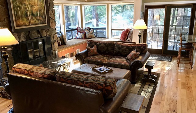 Relax at Lake Front Luxury Lodge-Near Yosemite-Pool Table-Private Dock & Lake -3