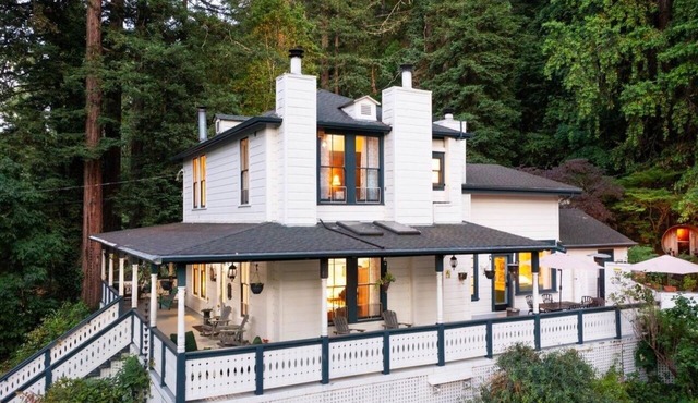 Relax by Russian River, spacious 6-bedroom retreat