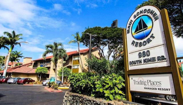 Relax & Explore: Spacious 2BR Suite at Maui Schooner Resort in Kihei