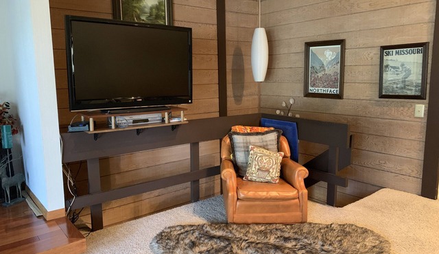 Relax in Privacy in this large Condo, Perfectly Located In Mammoth!