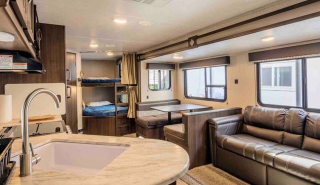 Relax in WiFi RV, Minutes to Local Parks