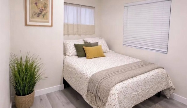 Relaxing 1 private bedroom in peaceful Hawthorne with AC near LAX/SOFI/BEACHES