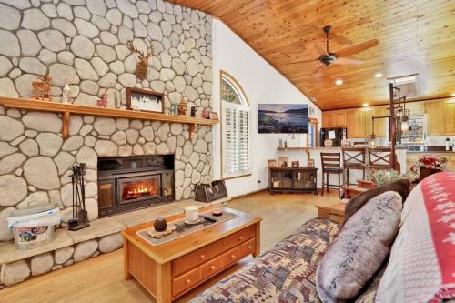 Relaxing Bearadise Cottage at Big Bear Lake