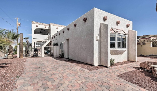 Relaxing Home w/ Pool, BBQ, Balcony + Lake Views!