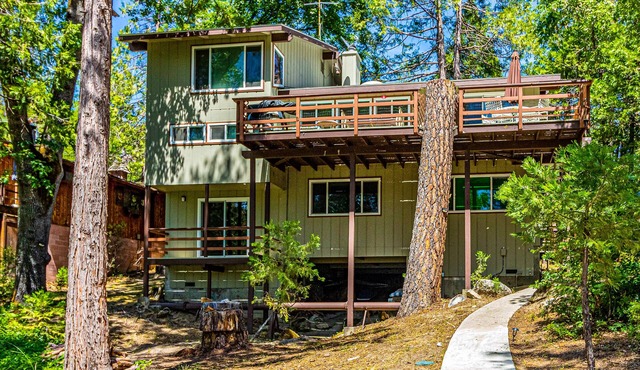 Relaxing lakefront Getaway w/private dock, deck, washer/dryer