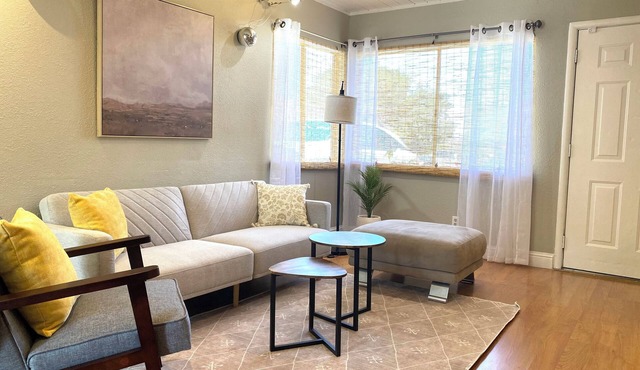 Relaxing Mid-century Bay Area bungalow