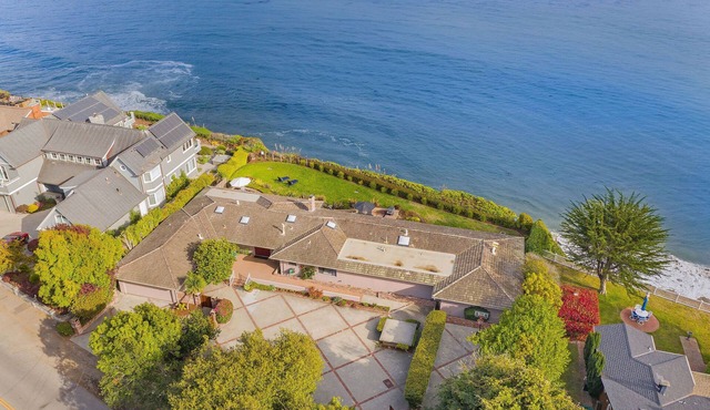Relaxing Oceanfront Home near Beaches, Shopping, Dining, and Nightlife