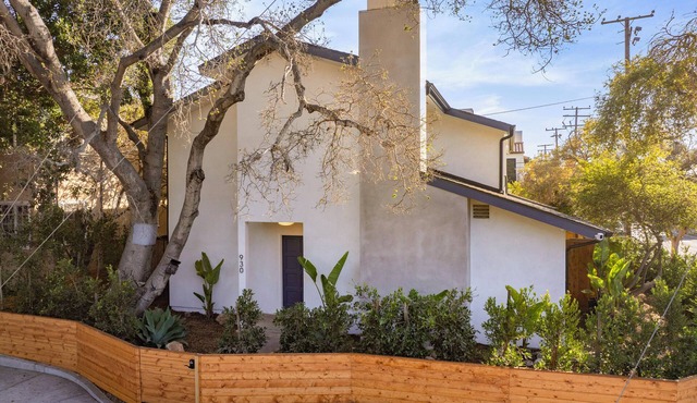 Remodeled Beach Home with Jacuzzi and Sauna~ Walk to Ocean! Pet Friendly