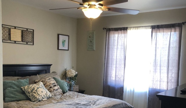 Remodeled cozy home - 2 mins from hospital and 15 mins from VAF base-