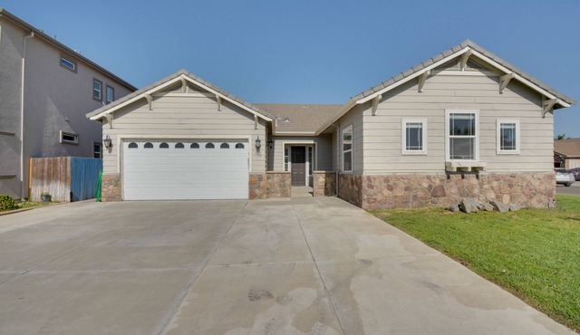 Remodeled Livingston Home w/Private Backyard!