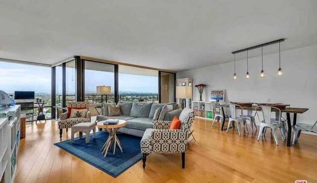 Remodeled two-bedroom condo. panoramic views and a luxurious, dreamy atmosphere.