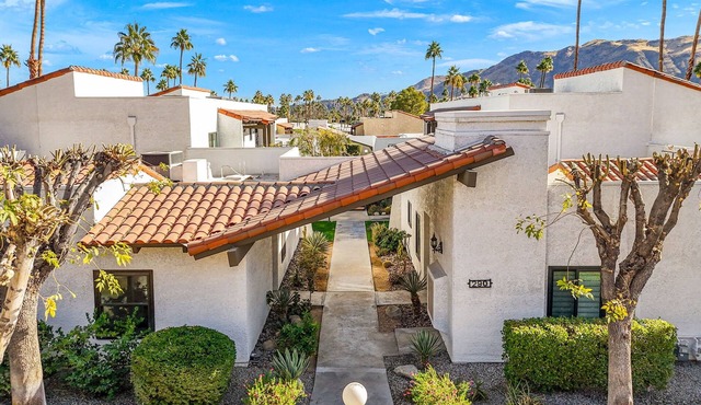 Renovated 2-bed/2-bath single-level home with private patio in Indian Canyons.