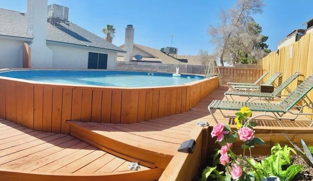 Renovated 4BR Las Vegas Home Private Pool, BBQ Ping Pong Parking 20 min to Strip