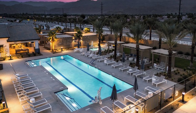 Resort Pool + Hot Tub + Gym + Coworking Lounge + Firepit | Summerwell