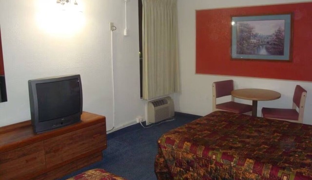 Restful Stay Near Local Restaurants | w/Free Parking + Pets Allowed