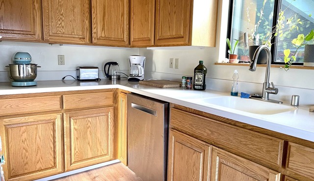Rio Del Mar home in walking distance to golf-course and 2 mins drive to beach