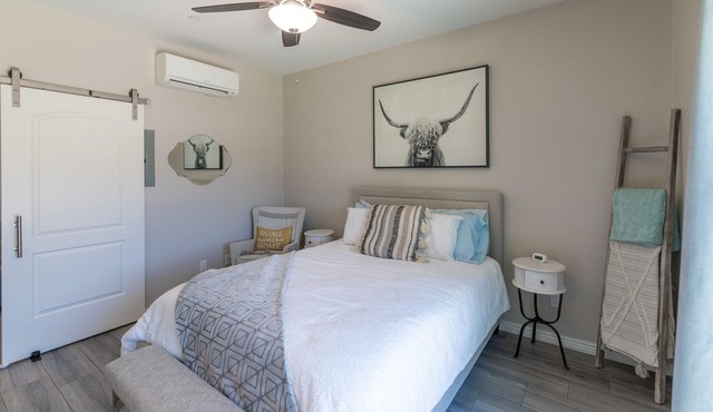 River Oasis Tiny Home 1BR 1BA w/Covered Parking