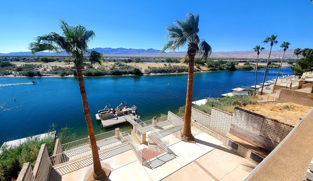 Riverfront house private boat ramp dock cove gambling beach fishing off roading