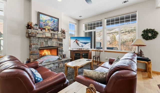 Riverside Retreat w/Private Hot Tub & Mountain Views in Silverthorne
