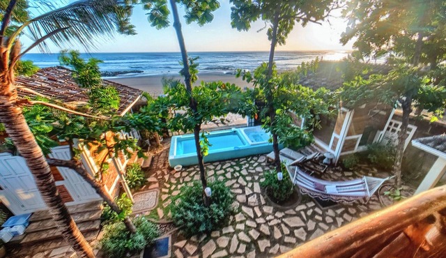 Romantic BeachHouse Balcony Bedroom for Couples w/AC, Pool and Amzng Sunsets in Pochomil