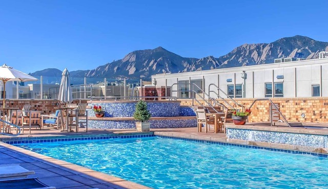 Rooftop Pool, Mountain Views! Exec Rental @ The Peloton West in Boulder