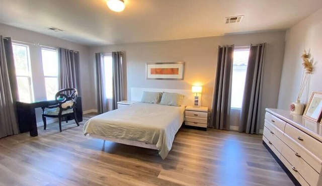 Room M Bright Master Bedroom w/ private bath in SW in Enterprise