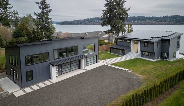 Royal Beacon: Tranquil Waterfront Retreat in Poulsbo
