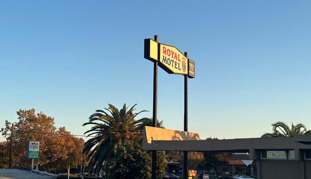 ROYAL MOTEL TRACY