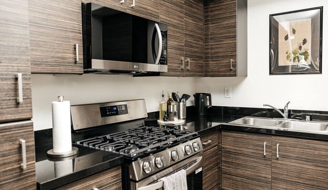 Ruby 2 BR apt in MiracleMile