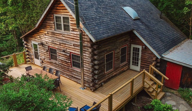 Rustic Log Cabin w/Modern Updates - Close to Stowe - Steps from LV Rail Trail in Hyde Park