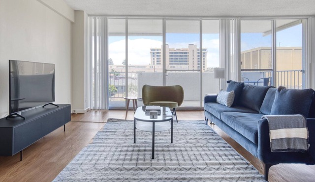San Mateo 2BR w/ W/D, BBQ & Pool, near Caltrain
