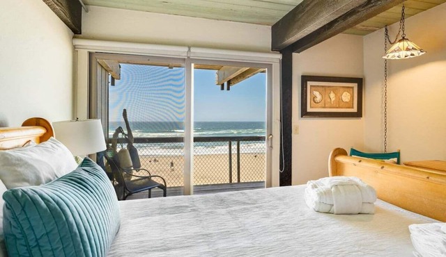 Sand Pebble – Direct Beach Access