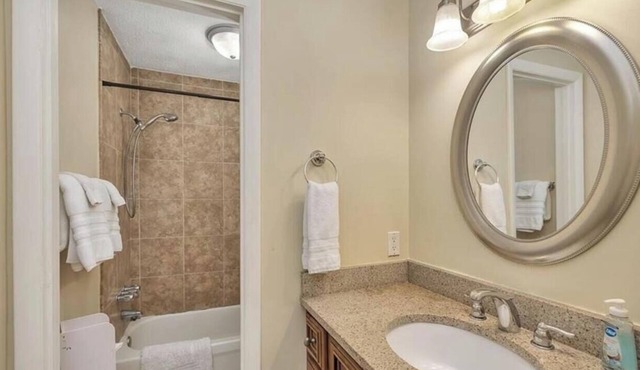Sandy Toes. Cozy 2 Bedroom 2 Full bath. Sleeps 6. 30 day rental rates available in St. Simons Island