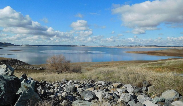 Scenic Escape in Folsom! Balcony, Kitchen, Free Breakfast & Near Folsom Lake