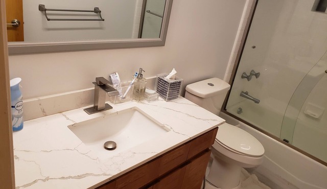 Scenic Hayward Hills Unit with Separate Entrance