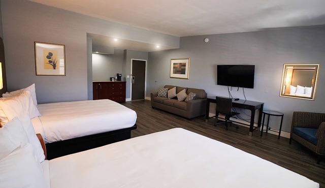 Seaside Inn & Suites