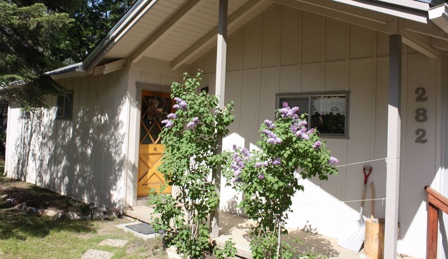 Secluded, cozy cabin in the heart of Camp Nelson with WIFI and incredible views