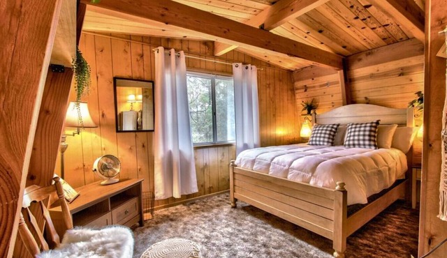 Serenity Pines - outdoor entertainment galore w/floating tent & bohemian vibes!