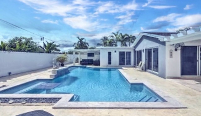 shakes house in Hialeah