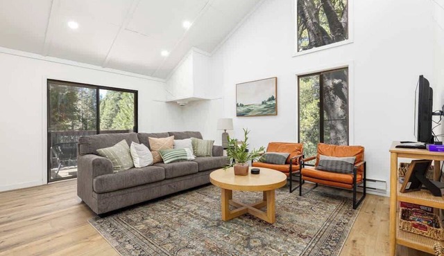 Shaver's Modern Forest Retreat-Pool & Spa