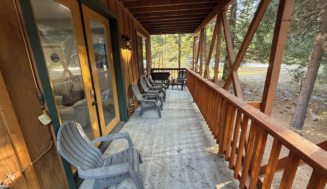 Sierra Chalet has 6 bedrooms, 4 full bathrooms, and 13 beds and driveway.