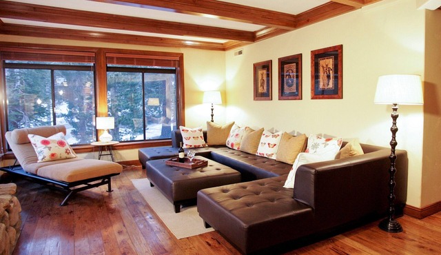 Silver Bear #36 -Steps to Canyon Lodge! Luxurious & Fully Updated, 2 Bedroom/2 Bath Condo